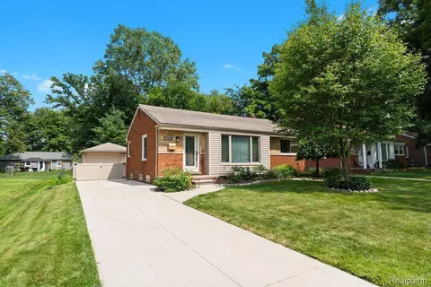 16574 Delaware Ave, Redford, MI 48240