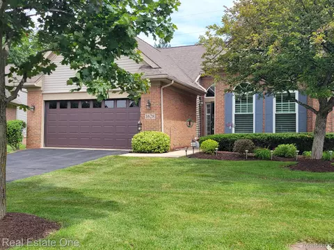 1628 Treyborne Cir, Commerce, MI 48390