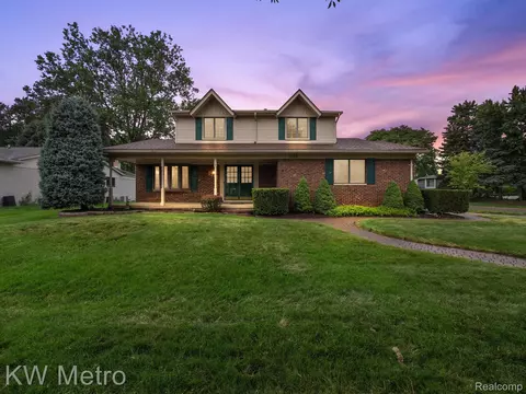 1761 Crestline Dr, Troy, MI 48083