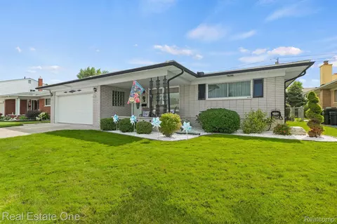 33150 Shelley Lynne Dr, Sterling Heights, MI 48312