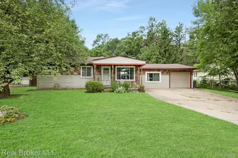 4074 Bristolwood Dr, Flint, MI 48507