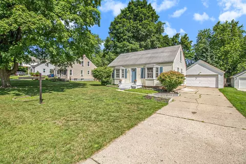 3586 Brookdale Ln, Waterford, MI 48328