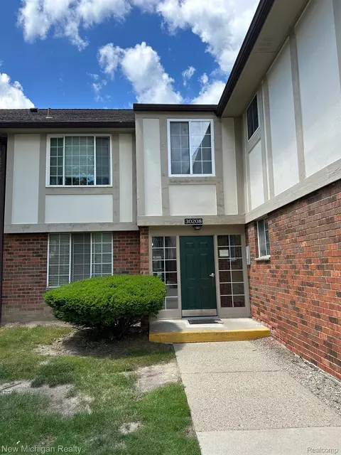 30208 Southfield Rd #221, Southfield, MI 48076