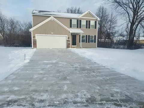 2377 Shadycroft Dr, Burton, MI 48519