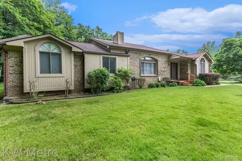 7425 Parkdale, West Bloomfield, MI 48322