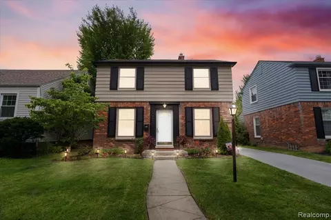 1496 Brys Dr, Grosse Pointe Woods, MI 48236