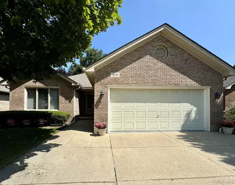 7031 Carriage Creek Dr, Washington, MI 48094