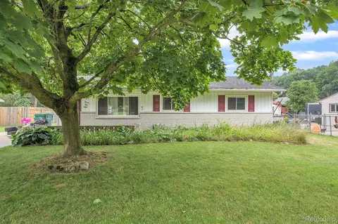 1558 Michael St, Brandon, MI 48462