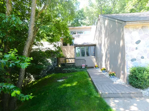 6412 Sundance Trl, Genoa, MI 48116