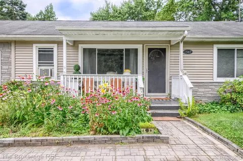 1567 Morgan Rd, Vienna, MI 48420