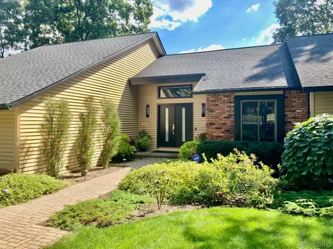 4612 Curtis Ln, Independence, MI 48346