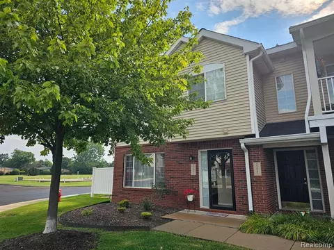 22041 Fairlane Blvd, Woodhaven, MI 48183