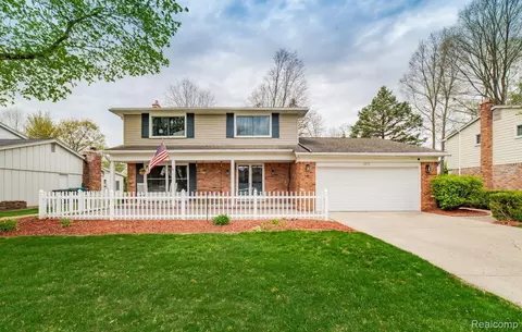 2674 Wareing Dr, Orion, MI 48360