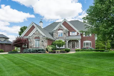 2551 Pebble Beach Dr, Oakland, MI 48363