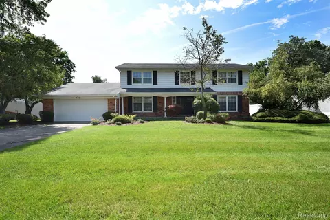 28450 Brooks Ln, Southfield, MI 48034