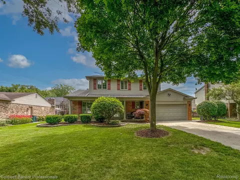 4108 Greensboro Dr, Troy, MI 48085