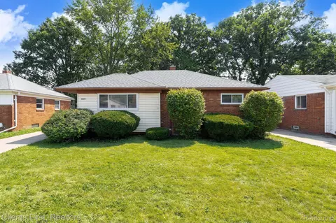 24278 Wilmot Ave, Eastpointe, MI 48021