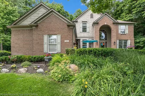 7394 Oakstone Dr, Clarkston, MI 48348