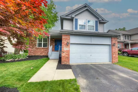 2523 Ravineside Ln N, Oceola, MI 48843