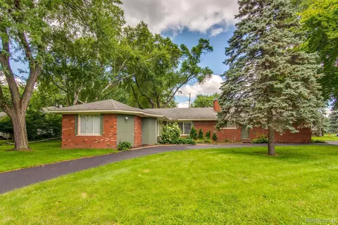 2434 Parcells Cir, Bloomfield Township, MI 48302