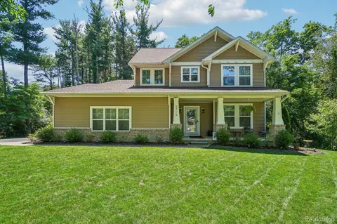 2714 Pine Shadow, Pinckney, MI 48169
