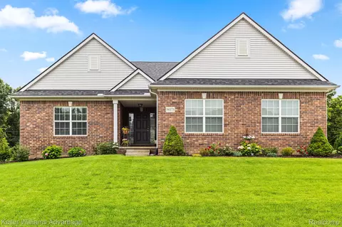 59375 Deer Haven Dr, Lyon, MI 48178