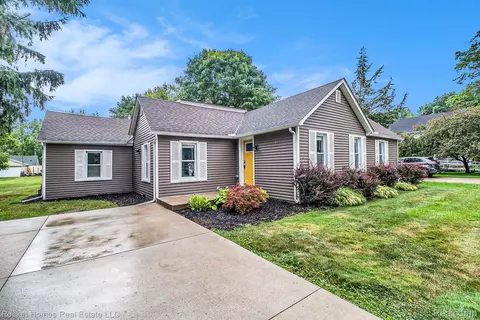 25429 5th St, Grosse Ile, MI 48138