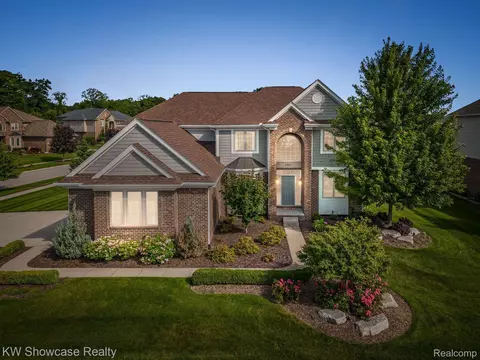 1962 Trowbridge Ln, Commerce, MI 48382