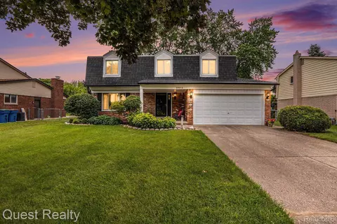 29312 W Nottingham Cir, Warren, MI 48092