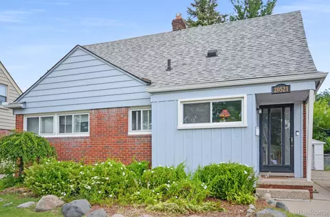20521 Van Antwerp St, Harper Woods, MI 48225