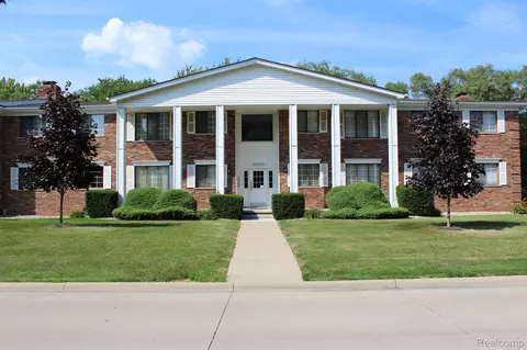 23045 Liberty St, Saint Clair Shores, MI 48080
