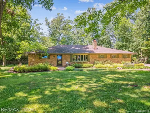 16831 Bell Creek Ln, Livonia, MI 48154