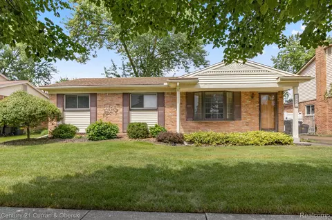 22436 Canterbury St, Woodhaven, MI 48183