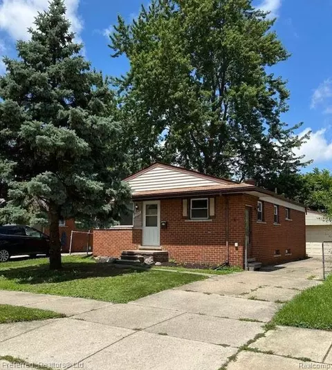 29546 Balmoral St, Garden City, MI 48135