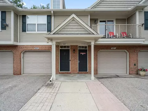 49211 W Woods Dr, Shelby Township, MI 48317