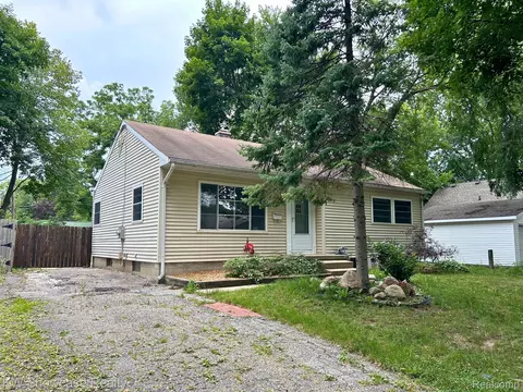 677 Spartan Ave, East Lansing, MI 48823
