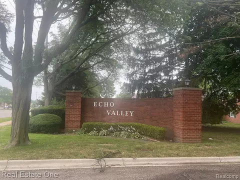 27690 Echo #227, Farmington Hills, MI 48334