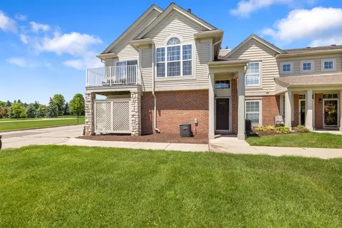 52068 Naugatuck Dr 90 8 Dr #90, Macomb, MI 48042