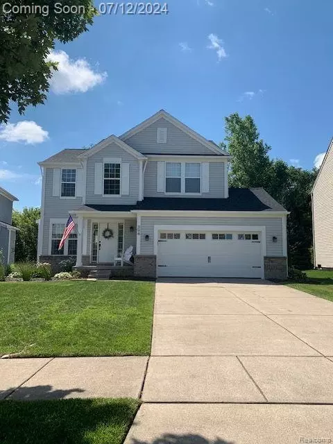 394 Otter Run Rd, Holly, MI 48442