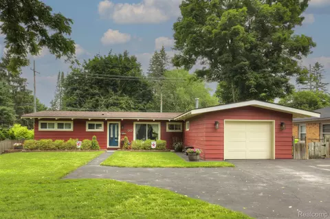917 Atlantic St, Milford, MI 48381
