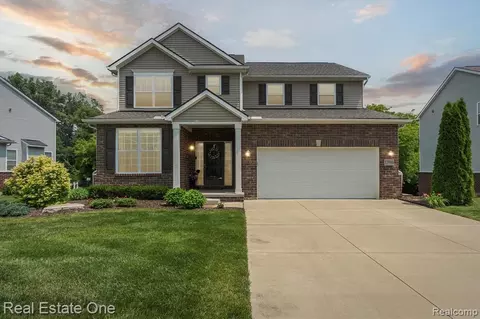 57980 Sunflower Cir N, New Hudson, MI 48165