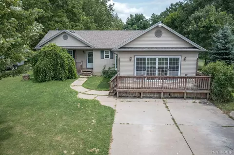 11423 Main Rd, Fenton, MI 48430