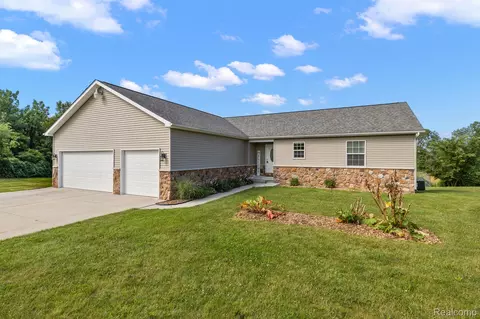 3902 Mio Dr, Orion, MI 48359