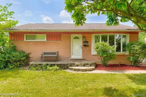 32315 Wisconsin St, Livonia, MI 48150