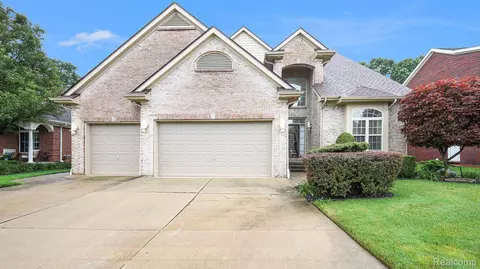17810 Eider Dr, Clinton Township, MI 48038