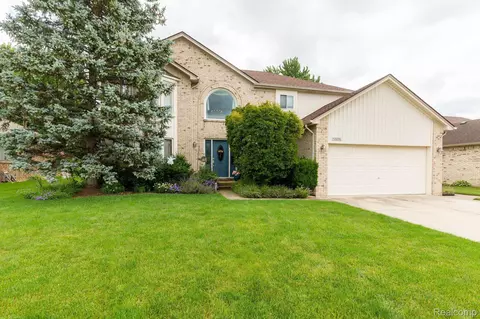53096 Springhill Meadows Dr, Macomb, MI 48042