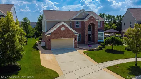 49558 Bloomsbury Ln, Macomb, MI 48044
