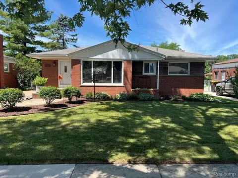 1814 Woodside St, Trenton, MI 48183