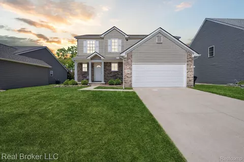 2143 Gunnison Ln, Monroe, MI 48162
