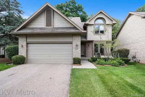 6860 Heron, West Bloomfield, MI 48323